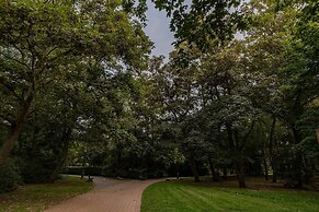 Modern 3-bedroom Apartment Family-friendly Touches