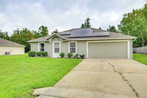 6 Mi to Downtown: Bright Palm Coast Getaway!