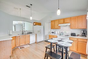 6 Mi to Downtown: Bright Palm Coast Getaway!