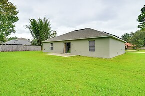 6 Mi to Downtown: Bright Palm Coast Getaway!