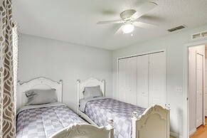 6 Mi to Downtown: Bright Palm Coast Getaway!