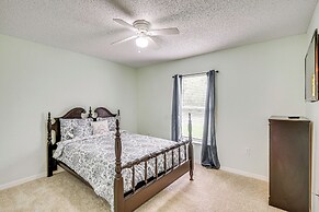 6 Mi to Downtown: Bright Palm Coast Getaway!