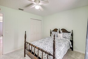 6 Mi to Downtown: Bright Palm Coast Getaway!