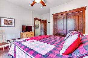 Ski Shuttle & Community Perks: Keystone Townhome