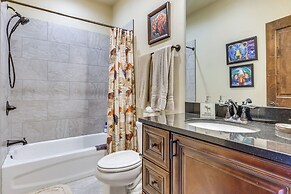 Ski Shuttle & Community Perks: Keystone Townhome