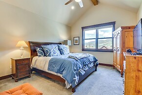 Ski Shuttle & Community Perks: Keystone Townhome