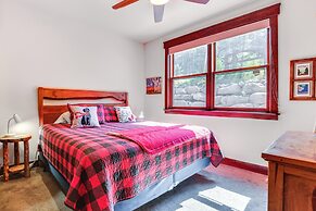 Ski Shuttle & Community Perks: Keystone Townhome