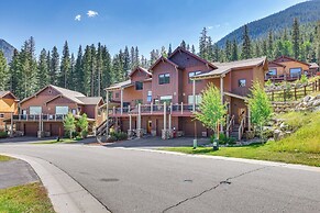 Ski Shuttle & Community Perks: Keystone Townhome