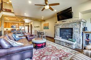 Ski Shuttle & Community Perks: Keystone Townhome