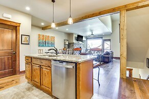 Ski Shuttle & Community Perks: Keystone Townhome