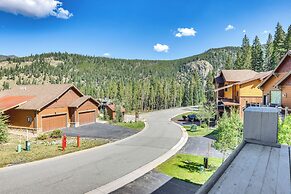 Ski Shuttle & Community Perks: Keystone Townhome