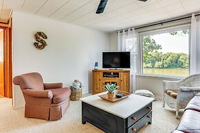 Lakefront Home w/ Patio in Havana!