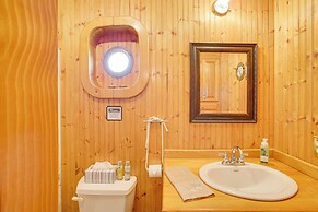 'Da Boat House' w/ World-class Bayou Fishing!