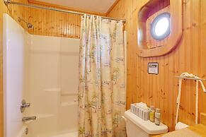 'Da Boat House' w/ World-class Bayou Fishing!