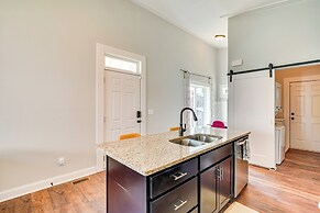 3 Mi to Duke: Downtown Durham Cottage!