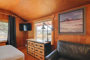 Pet-friendly Apple Valley Getaway w/ Fire Pit!