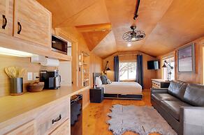 Pet-friendly Apple Valley Getaway w/ Fire Pit!