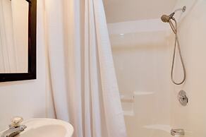 Pet-friendly Apple Valley Getaway w/ Fire Pit!