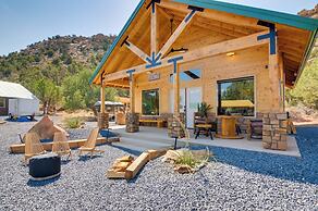 Premium Apple Valley Cabin w/ Zion Natl Park View