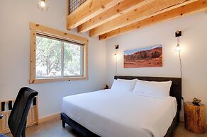 Premium Apple Valley Cabin w/ Zion Natl Park View