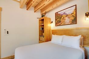 Apple Valley Cabin w/ Views, Dogs Welcome