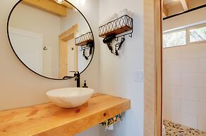 Apple Valley Cabin w/ Views, Dogs Welcome