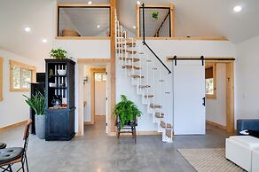 Apple Valley Cabin w/ Views, Dogs Welcome