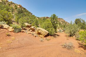 Apple Valley Cabin w/ Views, Dogs Welcome