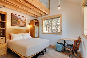 Apple Valley Cabin w/ Views, Dogs Welcome