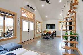 Apple Valley Cabin w/ Views, Dogs Welcome