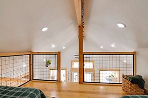 Apple Valley Cabin w/ Views, Dogs Welcome