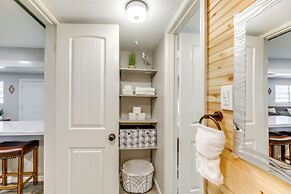 Somerville Lake House - Walk to Water!