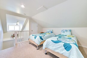 Walk to Lake Michigan: Pet-friendly Charlevoix Gem