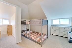 Walk to Lake Michigan: Pet-friendly Charlevoix Gem