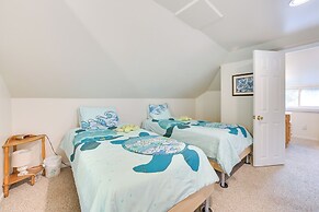 Walk to Lake Michigan: Pet-friendly Charlevoix Gem