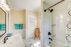 Home w/ Fire Pit < 1 Mi to Willis Wharf Boat Ramp!