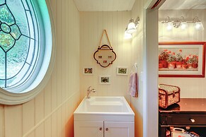 Home w/ Fire Pit < 1 Mi to Willis Wharf Boat Ramp!