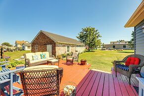 Home w/ Fire Pit < 1 Mi to Willis Wharf Boat Ramp!