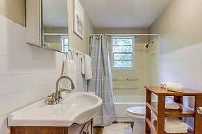 Harrison Getaway w/ Yard & Parking: Near Fishing