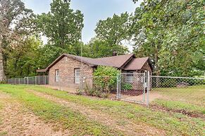 Harrison Getaway w/ Yard & Parking: Near Fishing