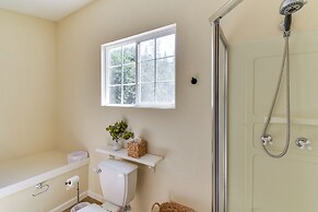Sonora Hilltop Home: Scenic Views, Pet Friendly!