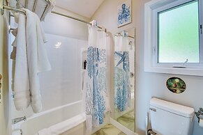 Bremerton Studio w/ Bay View: Beach Access!