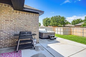 Amarillo Home w/ Hot Tub, 7 Mi to Wolflin Square!