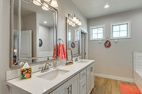 Amarillo Home w/ Hot Tub, 7 Mi to Wolflin Square!