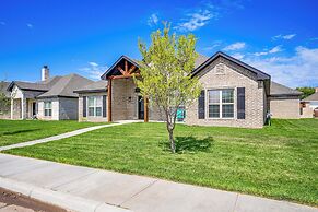 Amarillo Home w/ Hot Tub, 7 Mi to Wolflin Square!