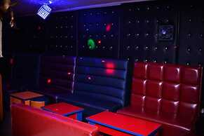 Rosrit Hotel and Suites
