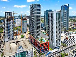 Luxury PH 51st Floor City Views