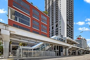 Luxury PH 51st Floor City Views