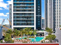 Luxury PH 51st Floor City Views