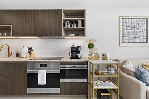 Luxury PH 51st Floor City Views